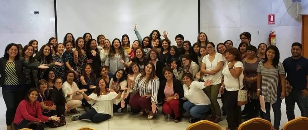 Grupo de participantes reunidos en un encuentro de INHOA